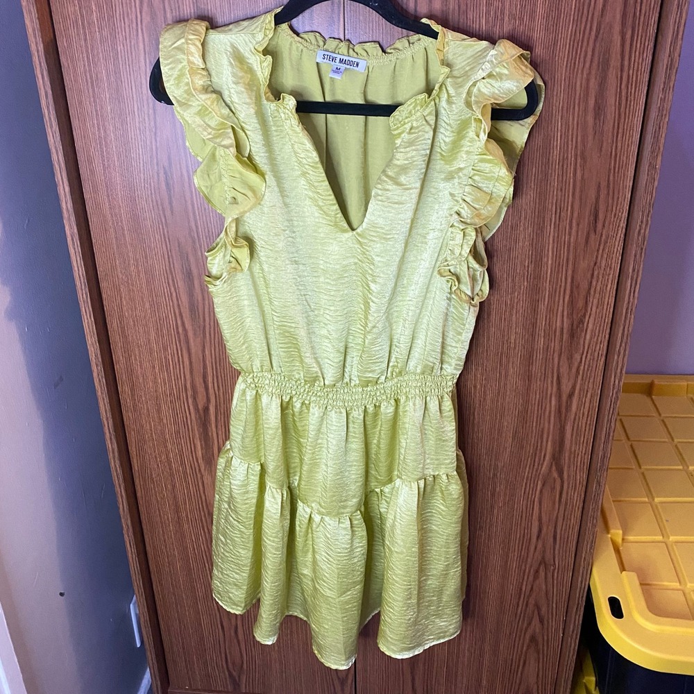 Steve Madden Mini Dress Women Size M‎ Chartreuse Green Ruffle Smocked Tiered